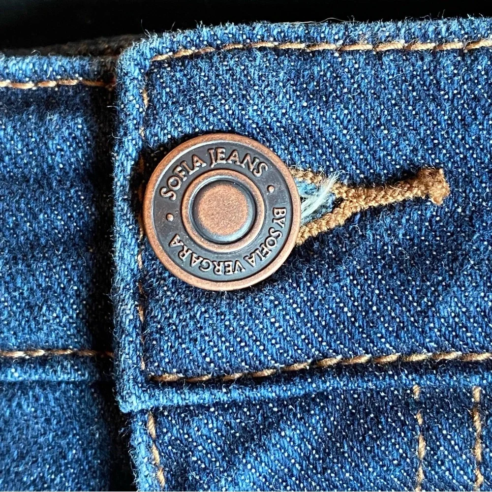 ☀️ Sofía Jeans By Sofia Vergara, Size 12, Bíanca Curvy 4”, Distress Jean Shorts